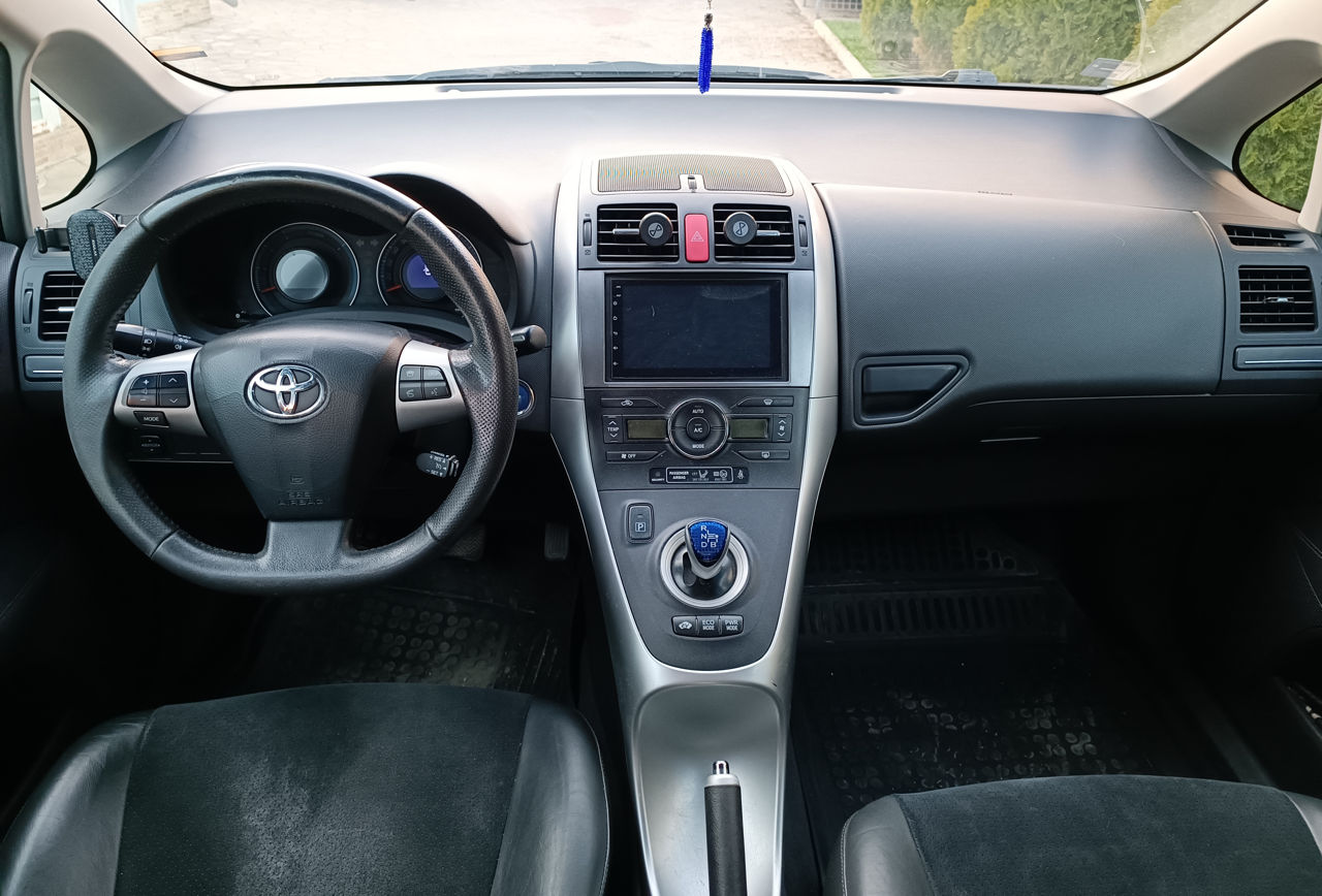 Toyota Auris Hybrid